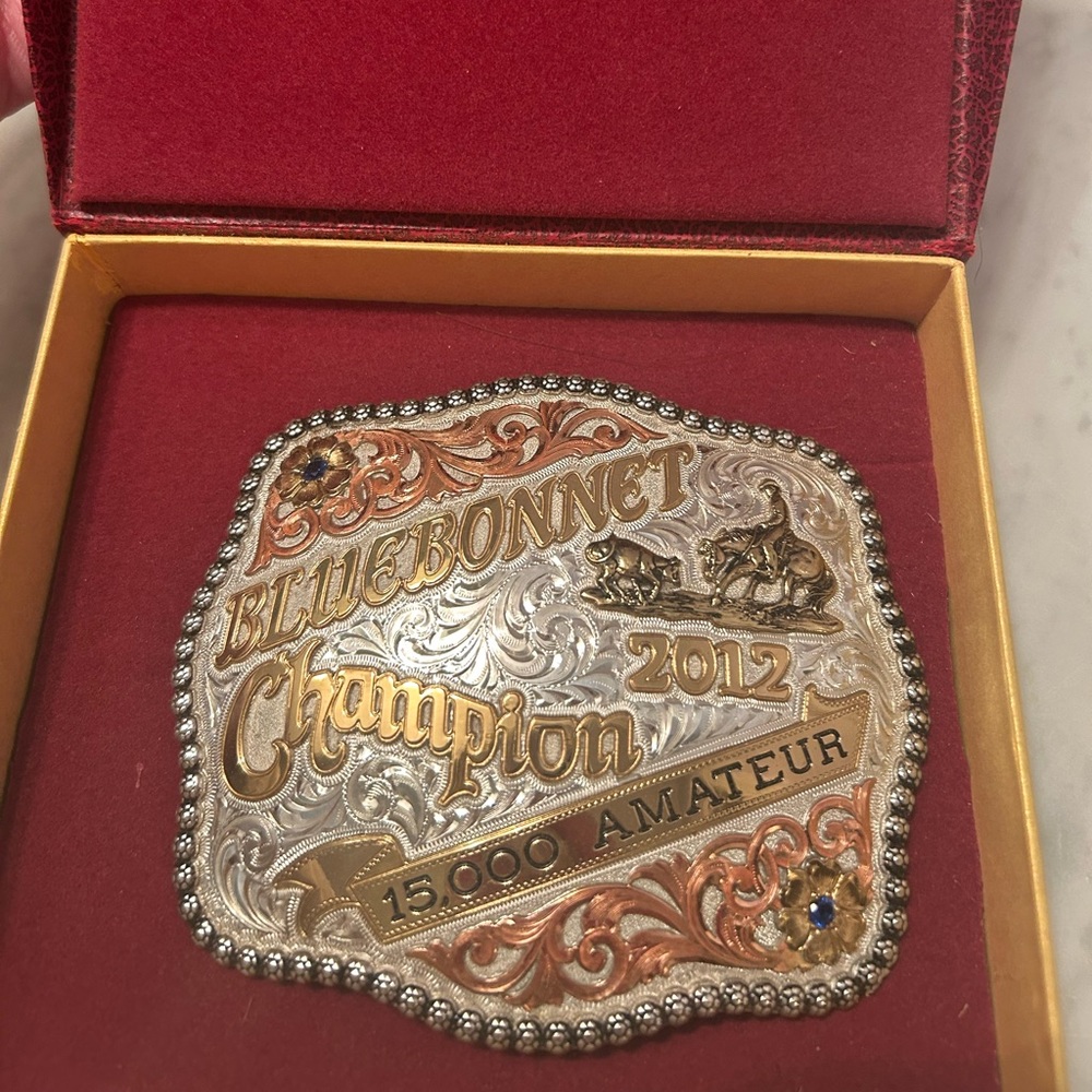 Brand-new Gist belt buckle. Never taken out of the box.